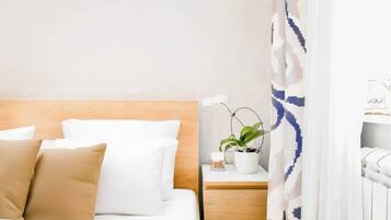 Iron/ironing board, free WiFi, bed sheets