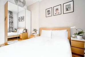 2 bedrooms, iron/ironing board, free WiFi, bed sheets