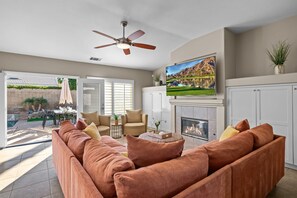 House | 4 bedrooms - La Quinta Desert Haven Luxe Stay w Private Pool Hot Tub Pool Table (La Quinta)