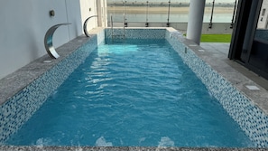 A heated pool - Beach Front 4-bedroom villa with heated SPA pool (Al Hamriyah)