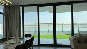 Dining - Beach Front 4-bedroom villa with heated SPA pool (Al Hamriyah)