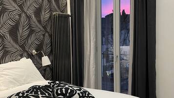 2 bedrooms, desk, iron/ironing board, travel crib