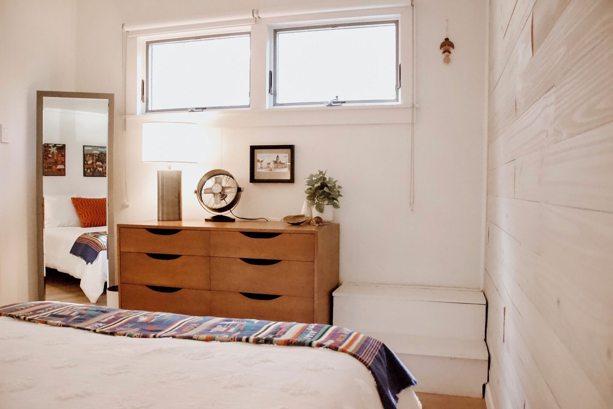 2 slaapkamers, een bureau, een strijkplank/strijkijzer, gratis wifi