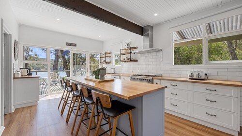 Paradise Retreat Lakehouse  - Jamieson - Sleeps 10