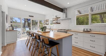 Paradise Retreat Lakehouse - Jamieson - Sleeps 10