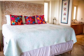 3 habitaciones, tabla de planchar con plancha, wifi y ropa de cama 