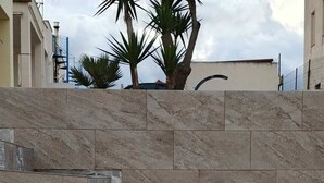 A set of outdoor steps with patterned tiles and embedded lighting. - Star Apartment, Alcamo Marina, 3 bedrooms, swimming pool, view and fun... enjoy (Alcamo)