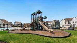 Children’s area - Spacious 5-bedroom house with pool access & amenities (Ocean View)