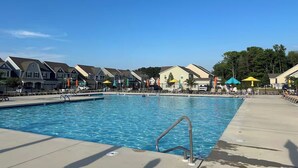 Pool - Spacious 5-bedroom house with pool access & amenities (Ocean View)