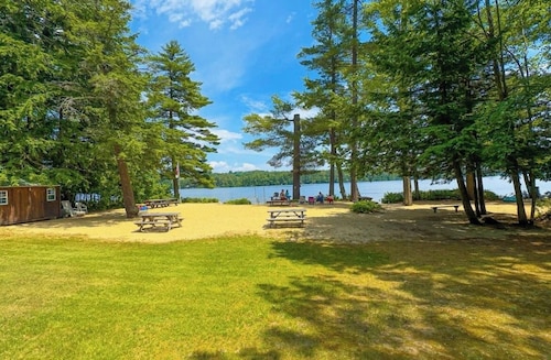 Charming Maine cabin in Bridgton Highland Lake