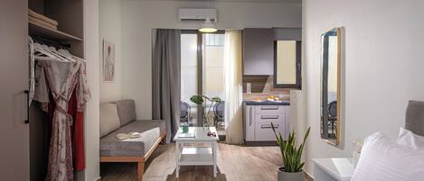 1 bedroom, hypo-allergenic bedding, minibar, in-room safe