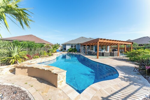 Golf House Getaway .