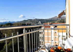 Property grounds - Charming Peony Apartment in Dubrovnik: 2-Bedroom Retreat with Scenic Views (Dubrovnik)