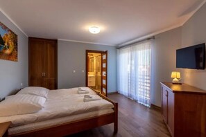 3 室のベッドルーム、WiFi、ベッドシーツ