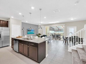 Interior - 4058 LA - Windsor Paradise Escape (Davenport)