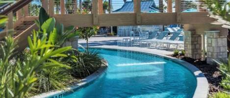 Alberca techada y alberca climatizada