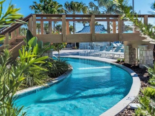 4058 LA - Windsor Paradise Escape
