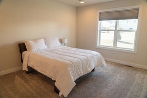 4 bedrooms, desk, free WiFi, bed sheets