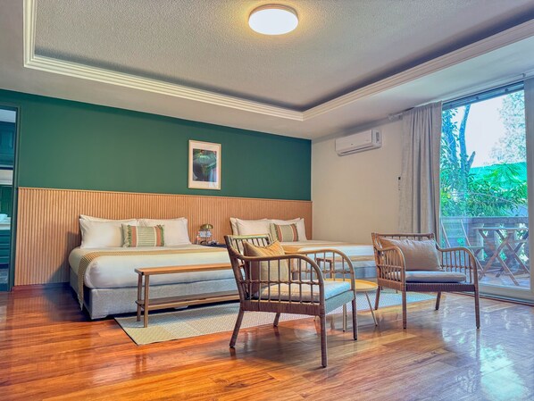 1 bedroom, desk, travel cot, bed sheets