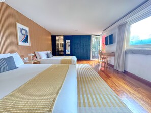 1 bedroom, desk, travel crib, bed sheets