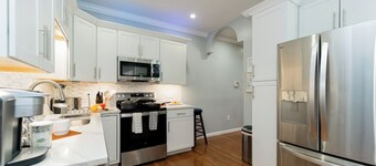 MD/DC/VA Hideaway - Oasis /Jacuzzi w/ 4-bedroom/3-Bath in Fort Washington