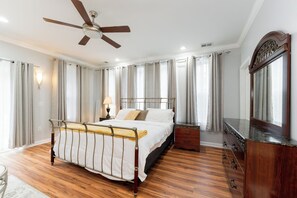 4 Schlafzimmer, Schreibtisch, Bügeleisen/Bügelbrett, kostenloses WLAN