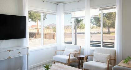 Charming 2-bedroom bungalow with WiFi, AC in peaceful Phoenix