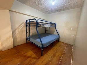 2 bedrooms, iron/ironing board, WiFi