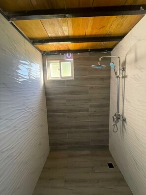 Dusche, Handtücher, Seife, Toilettenpapier