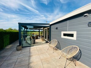 Terrace/patio - LuxChalet vacation home ELLA view on Ijssel in vacation park Pool Strand Holland (Lathum)