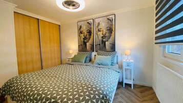 2 bedrooms, iron/ironing board, travel cot, free WiFi