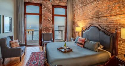 Historic Water View Room overlooking The Bay with private balcony