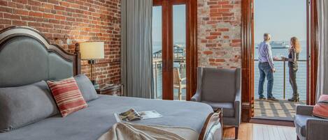 Iron/ironing board, Internet, bed sheets