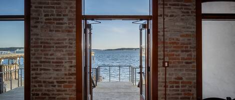 المنشأة من الداخل