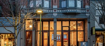 Historic Town View Room with bay window overlooking Water Street