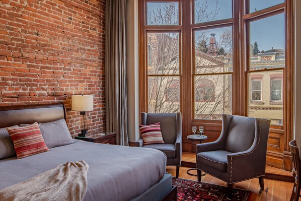 Fer et planche à repasser, accès à Internet, literie fournie