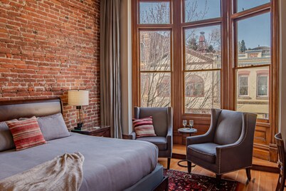 Historic Town View Room with bay window overlooking Water Street