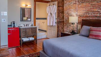 Iron/ironing board, Internet, bed sheets