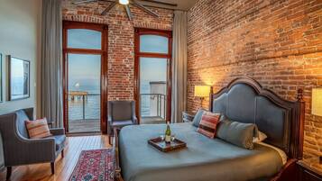 4 quartos, ferros/tábuas de passar roupa, acesso à internet