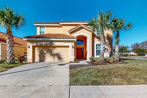 Exterior - Dog-friendly home with private pool, resort amenities and W/D (Davenport)