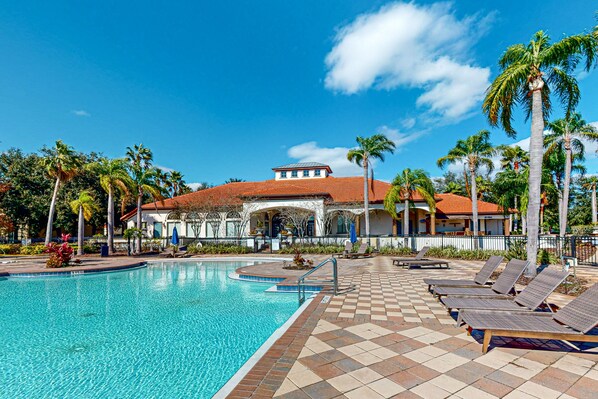 Pool - Dog-friendly home with private pool, resort amenities and W/D (Davenport)