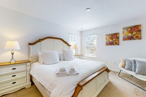 6 bedrooms, Internet, bed sheets - Dog-friendly home with private pool, resort amenities and W/D (Davenport)