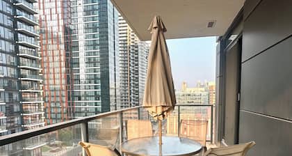 *Cozy Condo/King Bed/Pool/Gym/CityViews/Walkscore 91