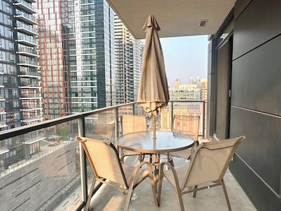 *Cozy Condo/King Bed/Pool/Gym/CityViews/Walkscore 91