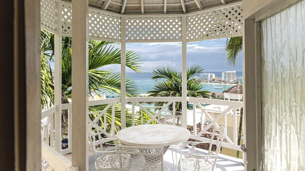 Unclassified image, 1 of 30, button - Pampered in paradise - two b/r penthouse Ocho Rios (Ocho Rios)