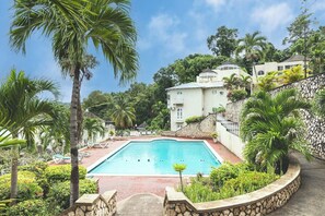 Pool - Pampered in paradise - two b/r penthouse Ocho Rios (Ocho Rios)