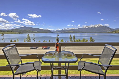 Lake & ski view condo | Pool, hot tub, sauna & cozy fireplace