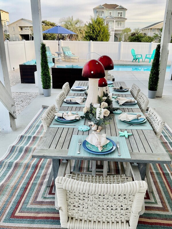 Outdoor dining