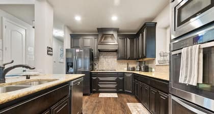 New to Vrbo - Family Escape w/Basketball,Ping-Pong,MediaRm+More!