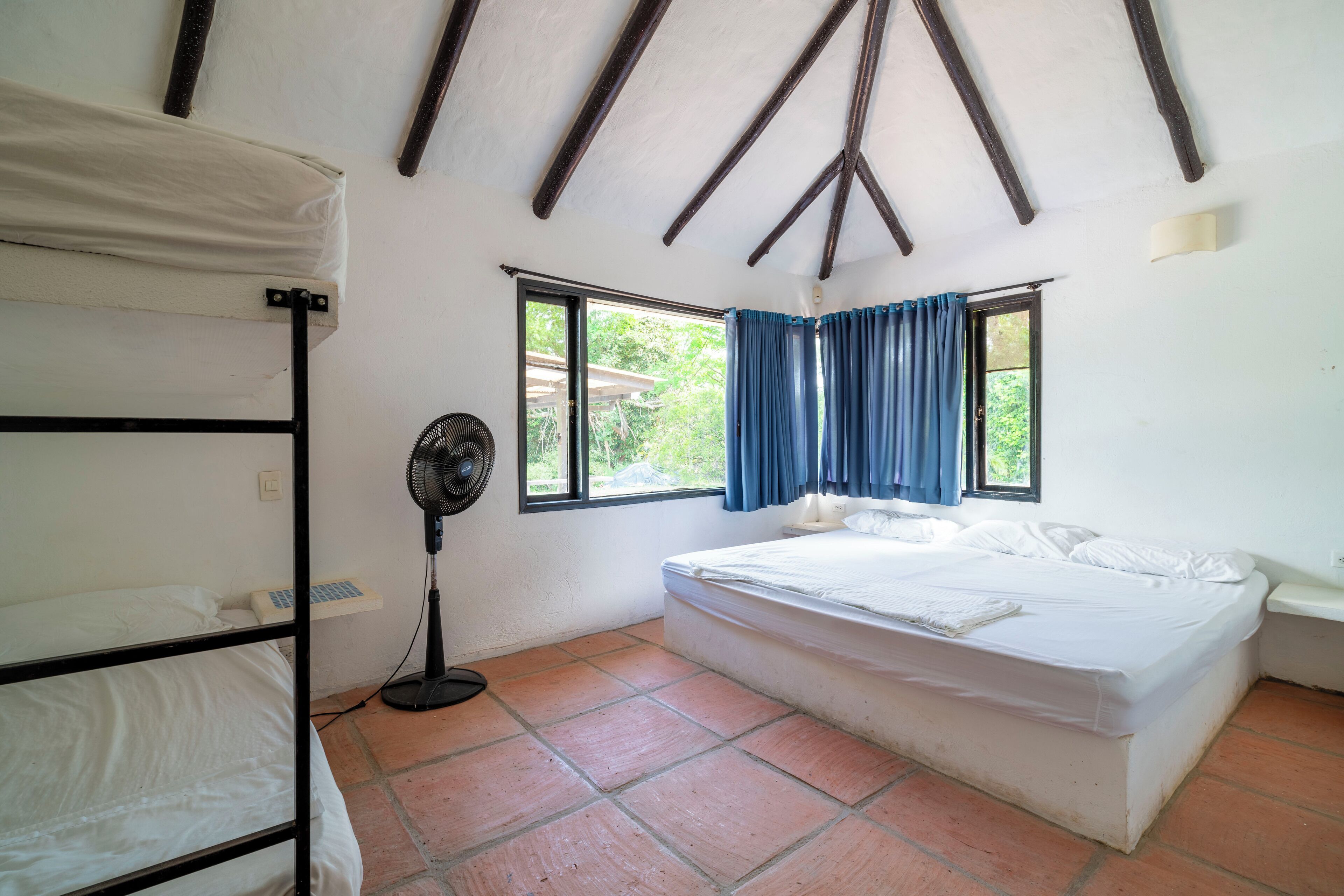 6 bedrooms, WiFi, bed sheets